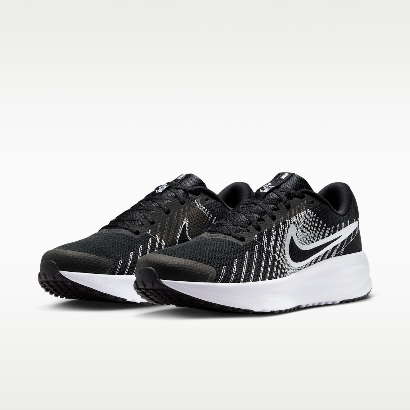 Мужские беговые кроссовки Nike Run Defy, цвет: Чёрный / Белый — фото 5
