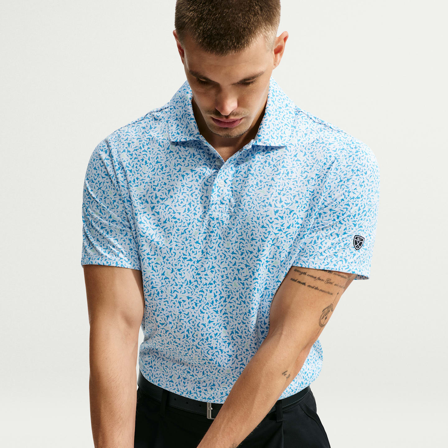 Мужское поло Nike Par Dri-FIT Microprint Birds Golf Polo, цвет: Синий — фото 1