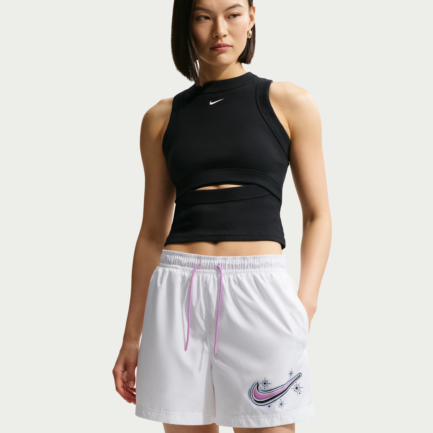 Женские шорты Nike Sportswear Essentials Mid-Rise Woven, цвет: Белый — фото 2