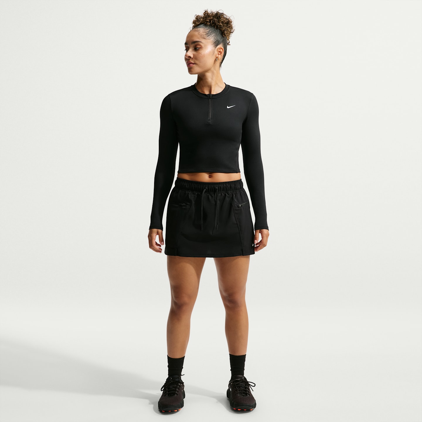 Женская юбка-шорты Nike One Dri-FIT 2-in-1 Woven Skort, цвет: Чёрный / Белый