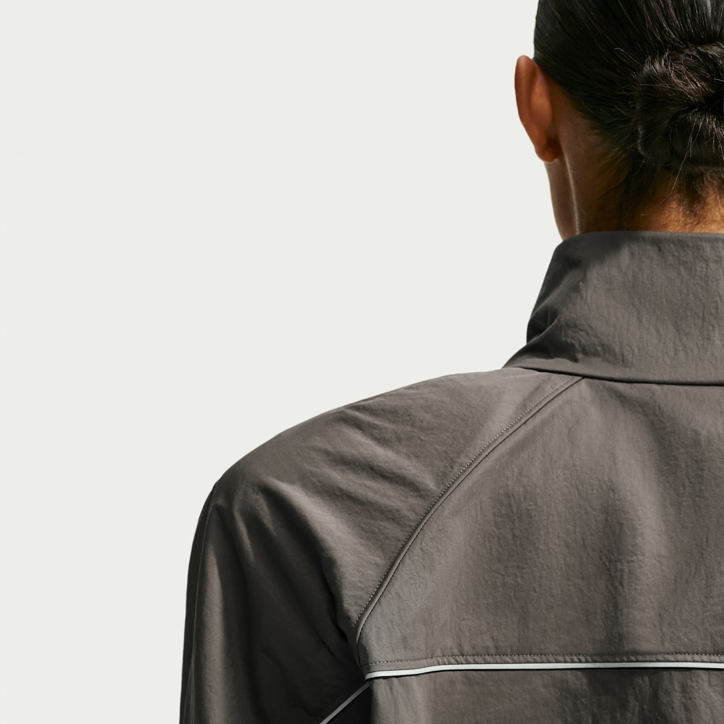 Женская куртка NikeSKIMS Crunchy Nylon Cropped, цвет: Nskm Boulder — фото 2