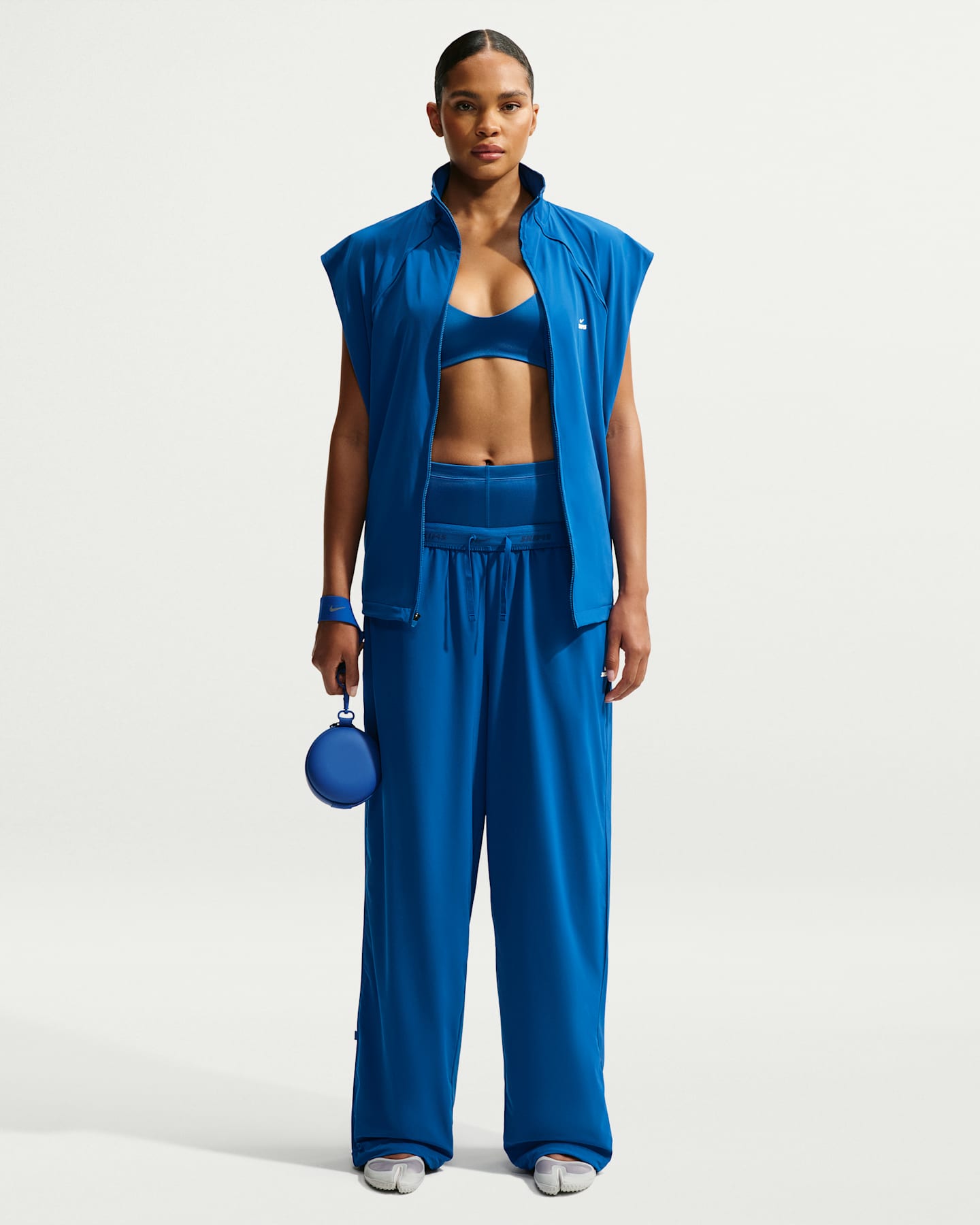 Женские брюки NikeSKIMS Stretch Nylon оверсайз из эластичного нейлона, цвет: Кобальтовый — фото 9