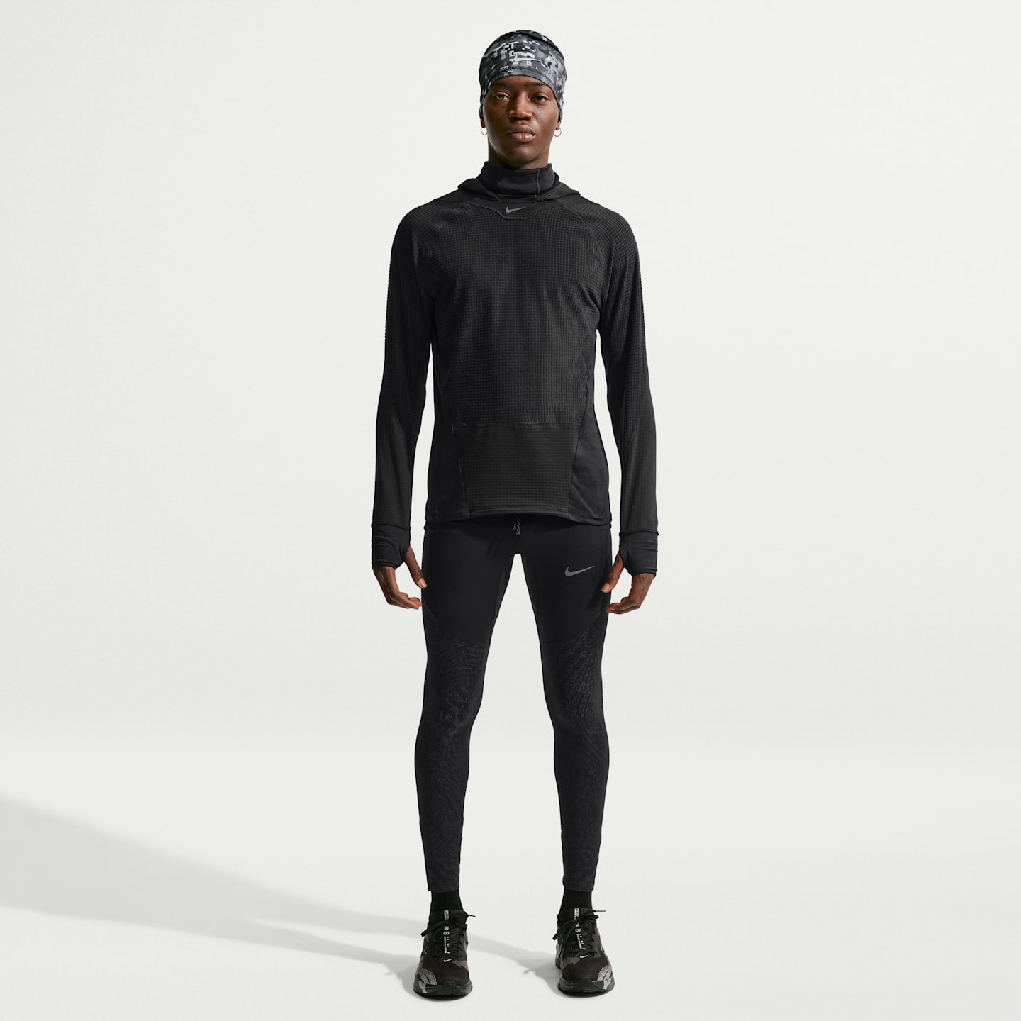 Мужской утеплённый беговой промежуточный слой Nike Stride Therma-FIT, цвет: Чёрный — фото 4