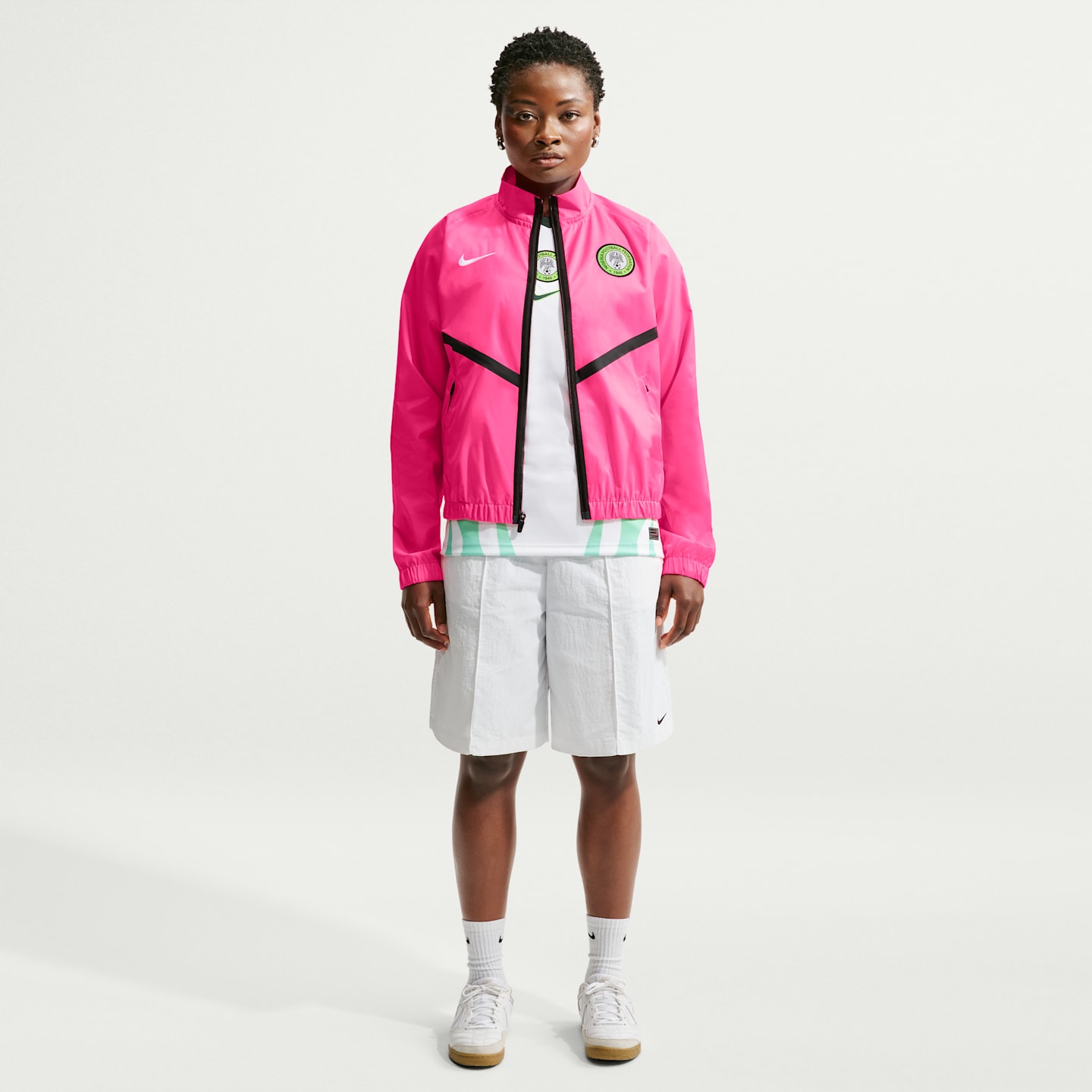 Женская футбольная куртка Nike Dri-FIT Nigeria Anthem, цвет: Розовый / Белый — фото 4