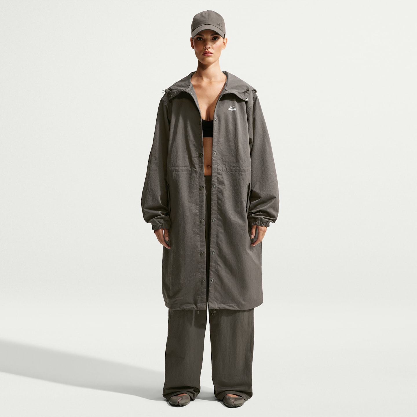 Женская куртка NikeSKIMS Crunchy Nylon Hooded, цвет: Nskm Boulder — фото 1
