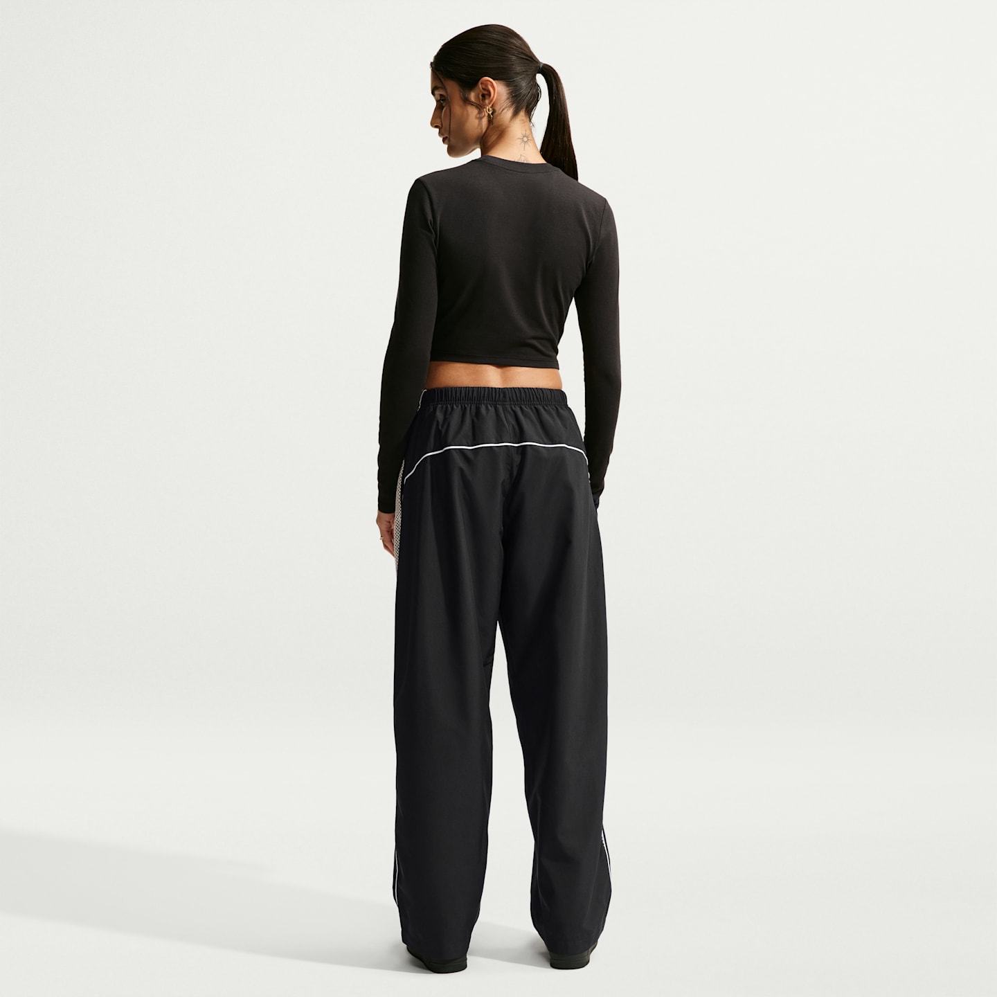 Женские свободные спортивные брюки Nike Sportswear с высокой посадкой, цвет: Чёрный / Кремовый — фото 5