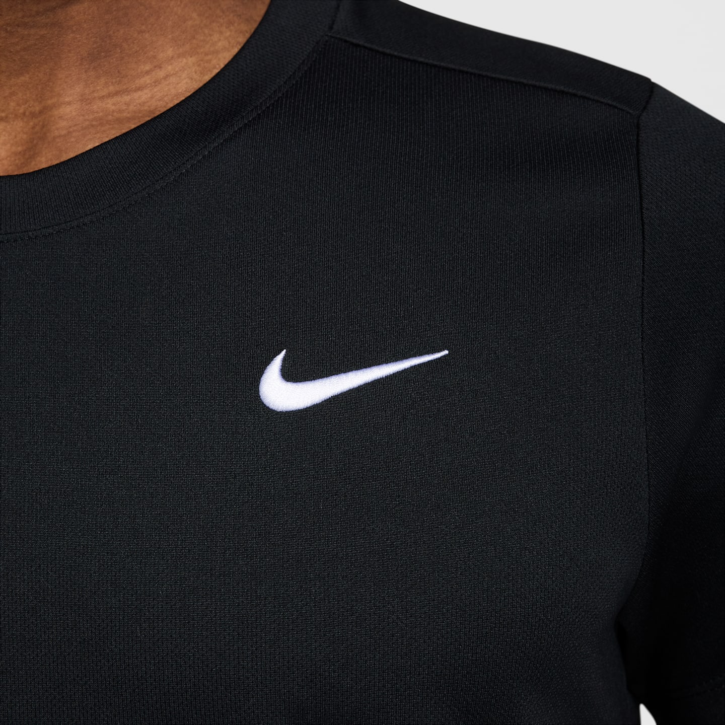 Мужской топ Nike NikeCourt Victory Dri-FIT Tennis Top, цвет: Чёрный / Белый — фото 4