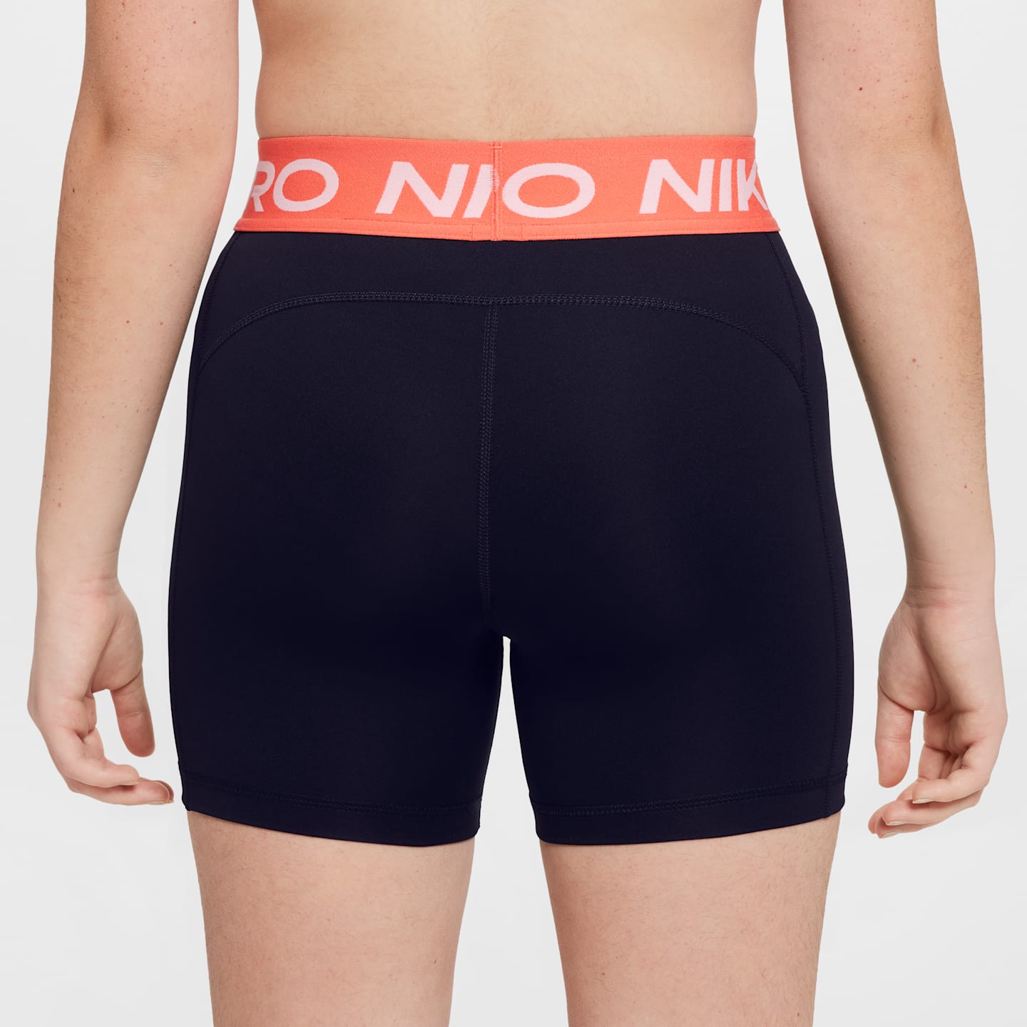 Шорты Nike Pro для девочек, цвет: Чёрный / Magic Ember — фото 3