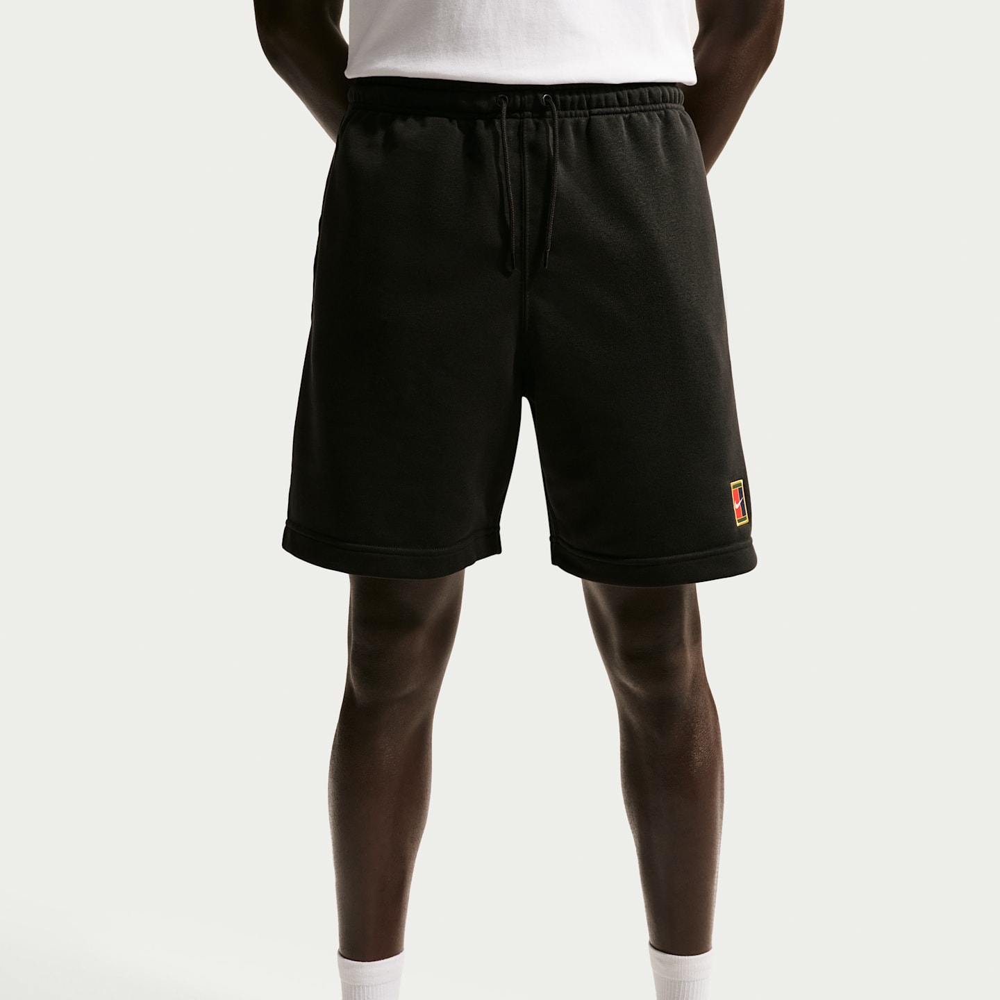 Мужские флисовые теннисные шорты NikeCourt Heritage Dri-FIT, цвет: Чёрный — фото 2