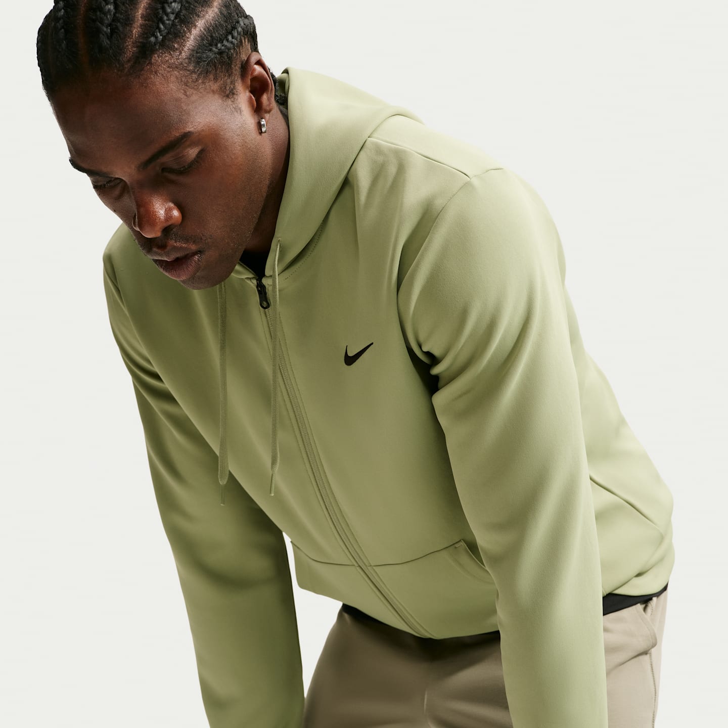 Мужское флисовое худи на молнии Nike Flex Dri-FIT с УФ-защитой, цвет: Пыльный оливковый / Чёрный — фото 3