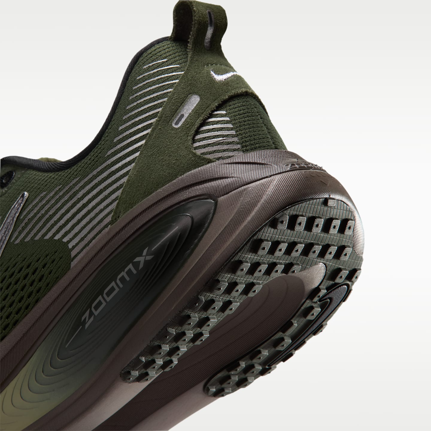Мужские кроссовки Nike Vomero 18 Road Running, цвет: Хаки / Чёрный — фото 8