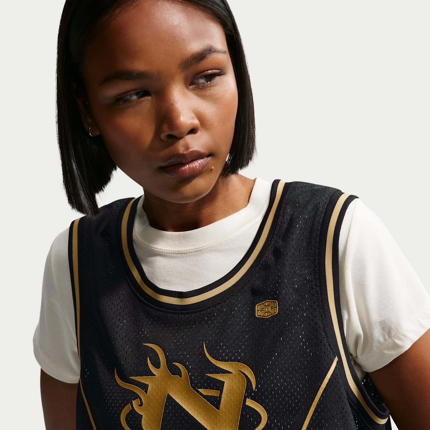 Женский топ Nike Sportswear Cropped Jersey, цвет: Чёрный / Светло-бежевый золотой — фото 3