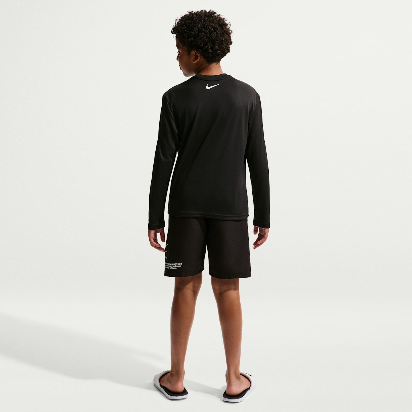 Детская плавательная футболка Nike Swim Hydroguard Dri-FIT UV для мальчиков, длинный рукав, цвет: Чёрный — фото 5