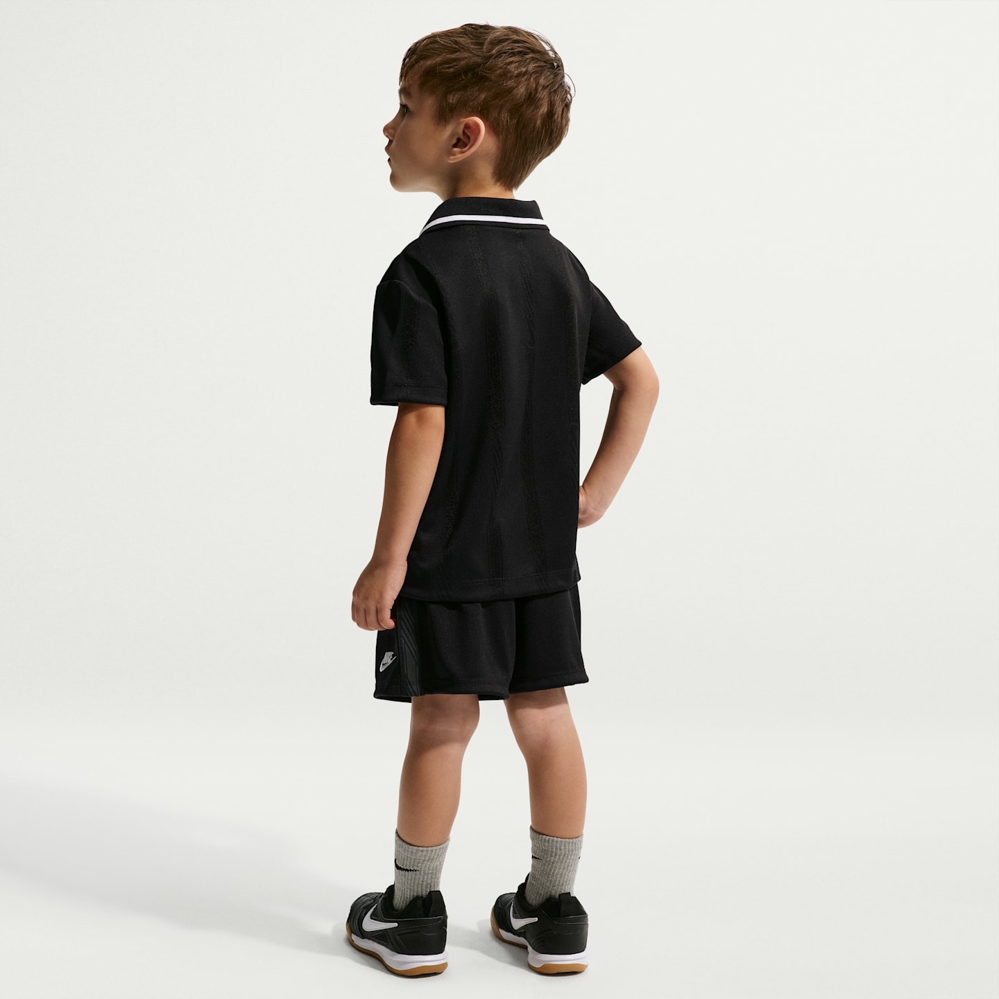Комплект для малышей Nike Sportswear Victory Lap из 2 предметов с шортами, цвет: Чёрный — фото 7