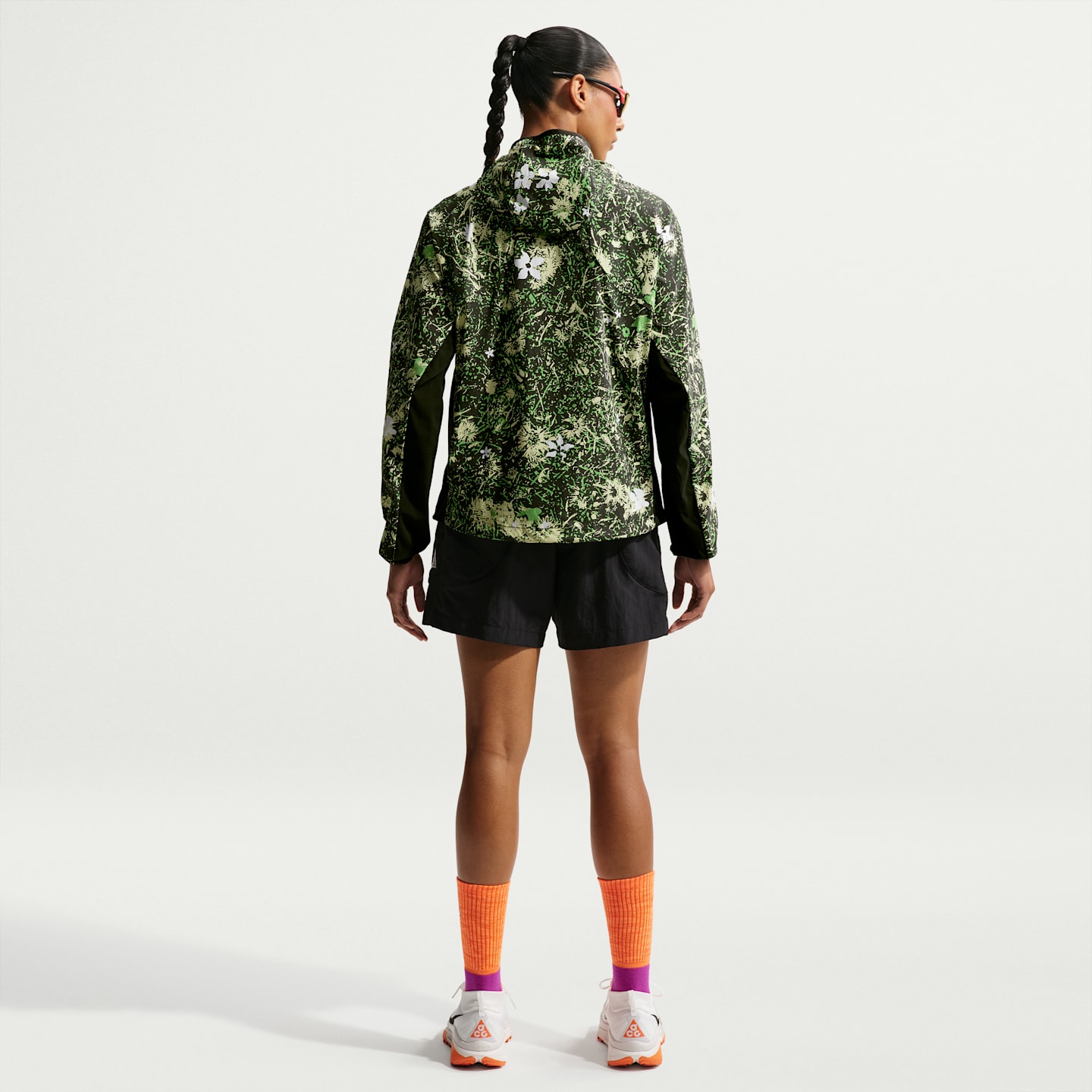 Женская куртка Nike ACG Five Towers UV Protection, цвет: Чёрный еловый / Лаймовый — фото 5