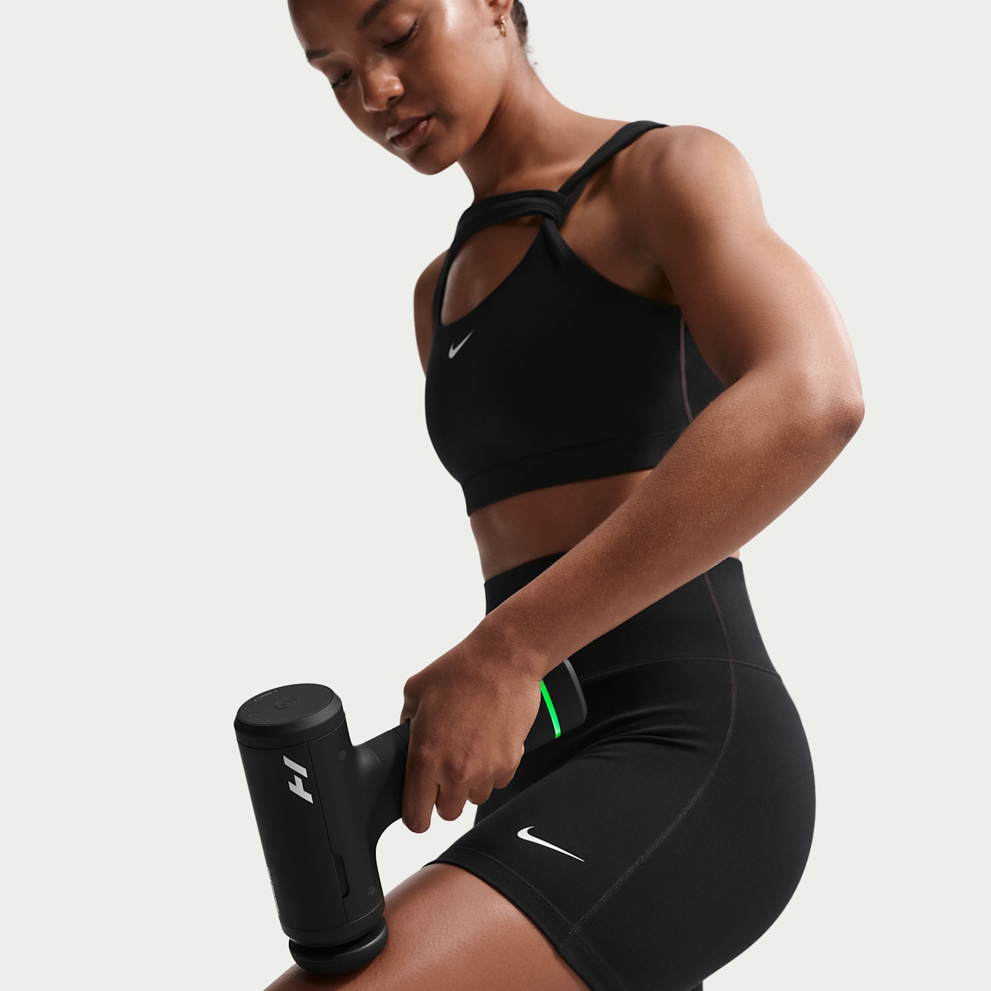 Массажный пистолет Nike Hyperice Hypervolt 3 Pro, цвет: Чёрный / Зелёный — фото 4