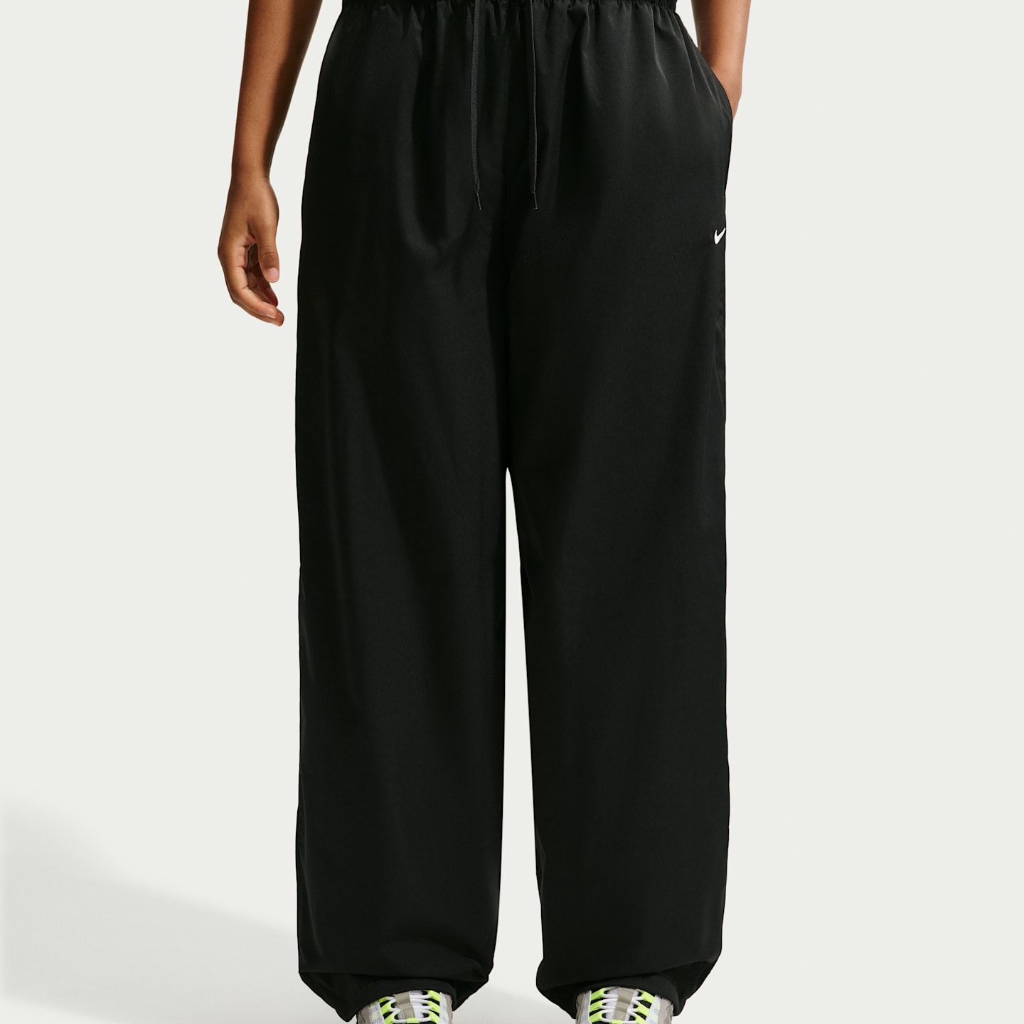 Женские свободные спортивные брюки Nike Sportswear с высокой талией, цвет: Чёрный / Белый — фото 2