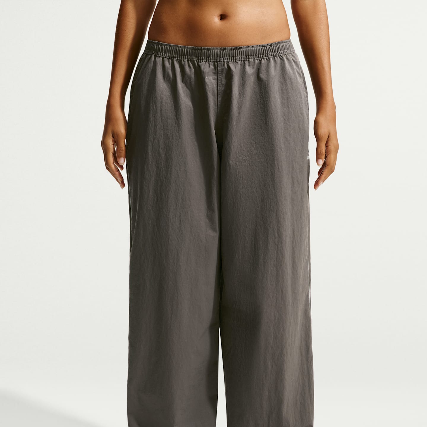 Женские брюки NikeSKIMS Crunchy Nylon Wide-Leg, цвет: Nskm Boulder — фото 2