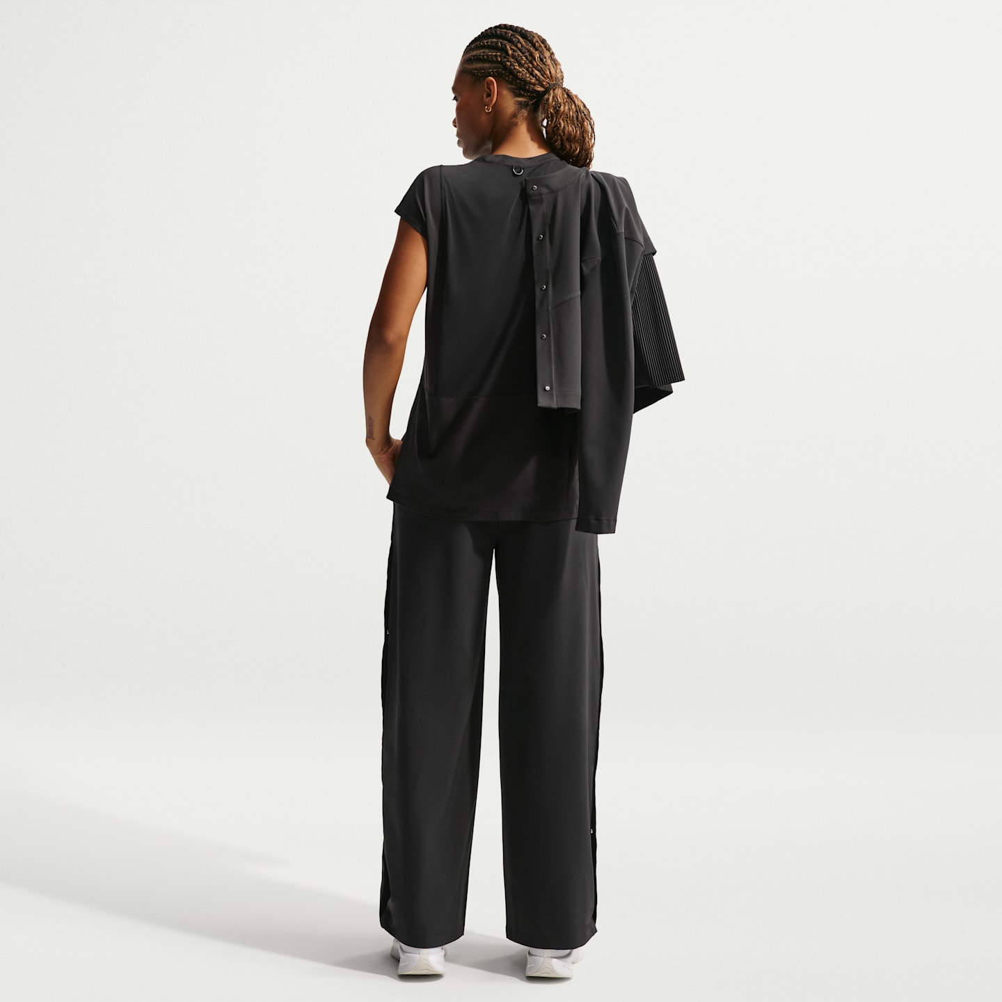 Женская майка Nike 24.7 ImpossiblySoft Dri-FIT, цвет: Чёрный / Серый — фото 5