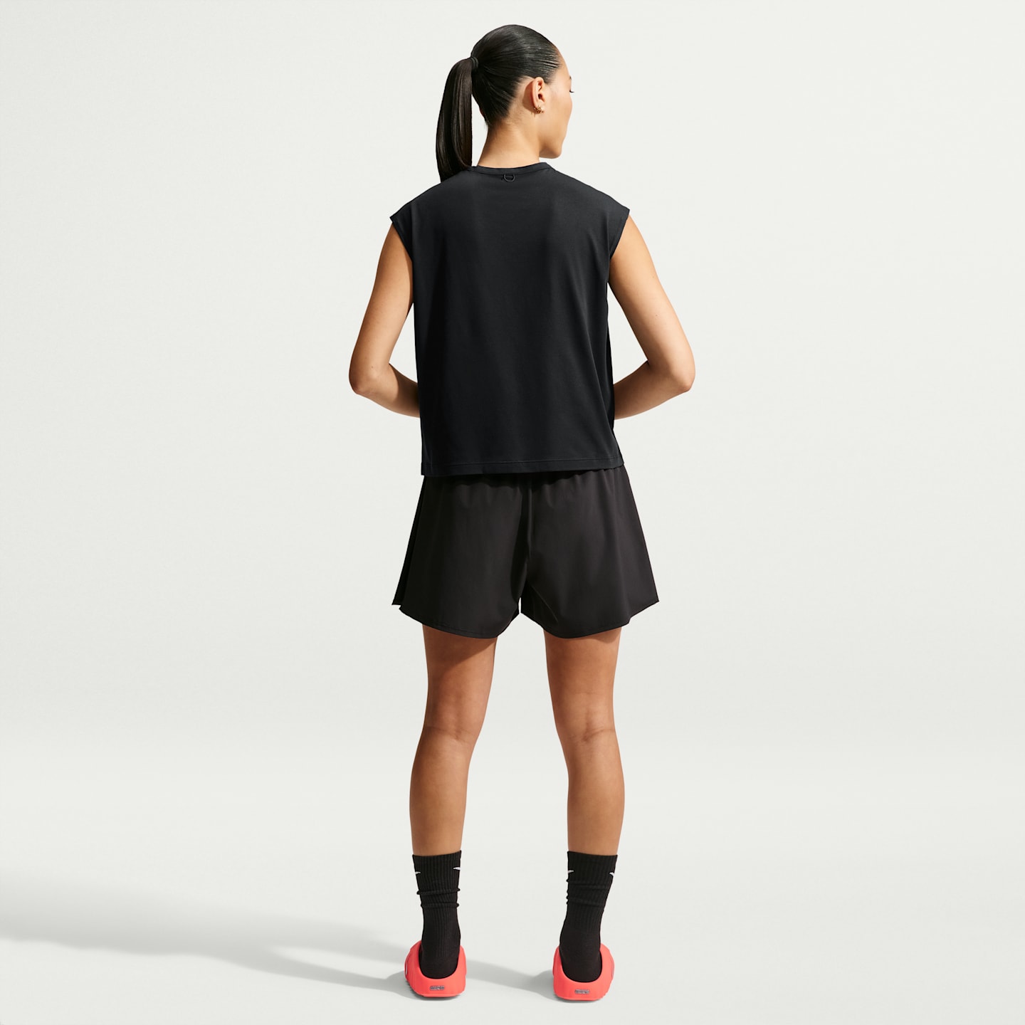 Женская майка Nike 24.7 ImpossiblySoft Light Dri-FIT, цвет: Чёрный / Серый — фото 5