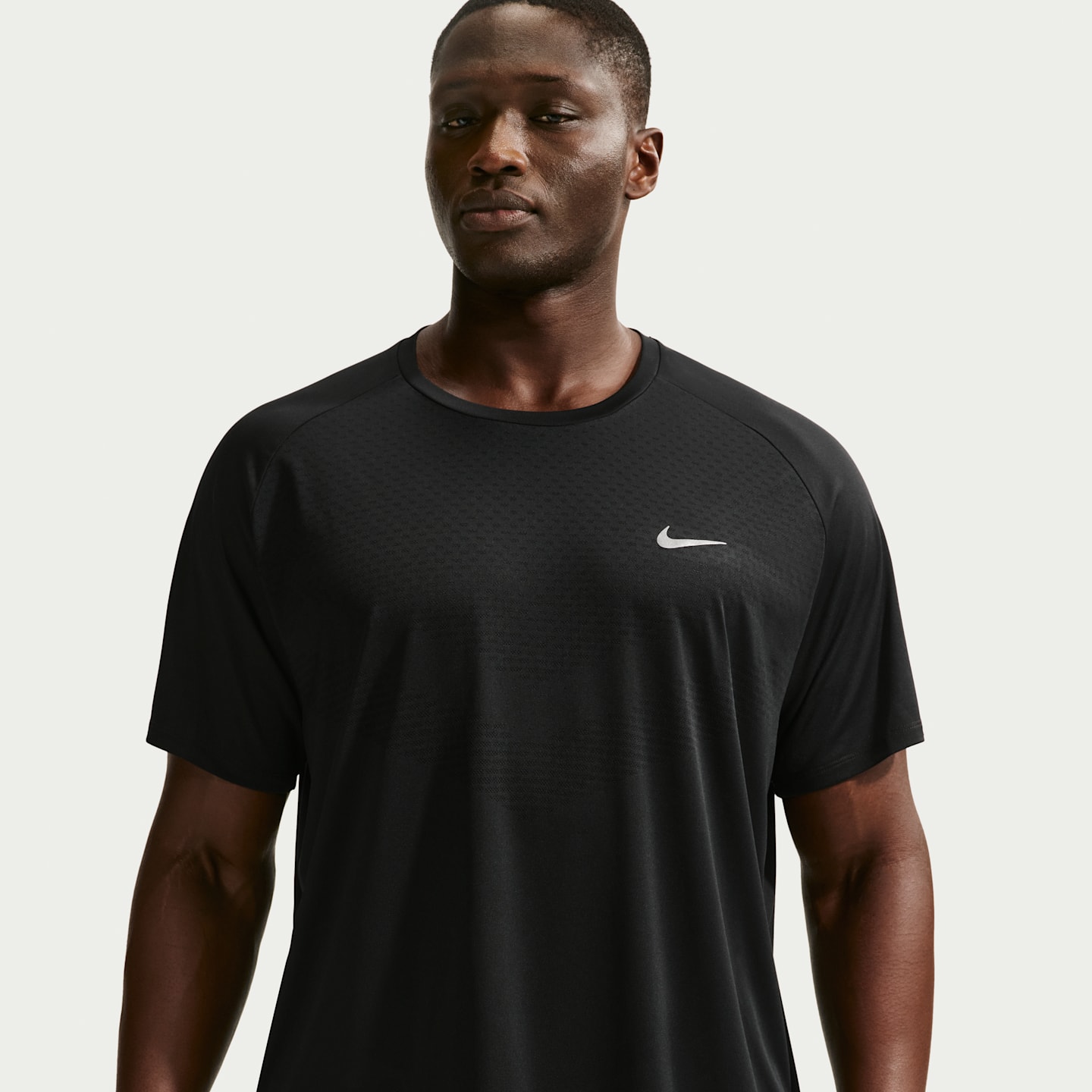 Мужской беговой топ Nike Stride Dri-FIT ADV с коротким рукавом, цвет: Чёрный — фото 6