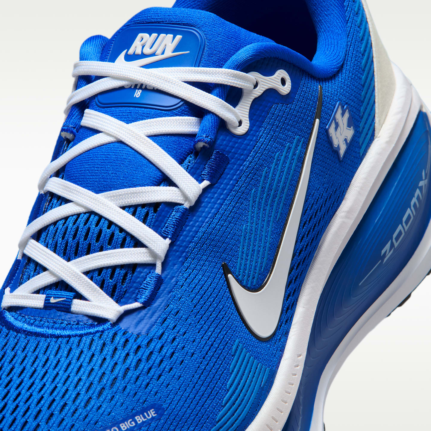 Мужские кроссовки Nike College Vomero 18 (Kentucky) Road Running, цвет: Королевский синий / Чёрный — фото 7
