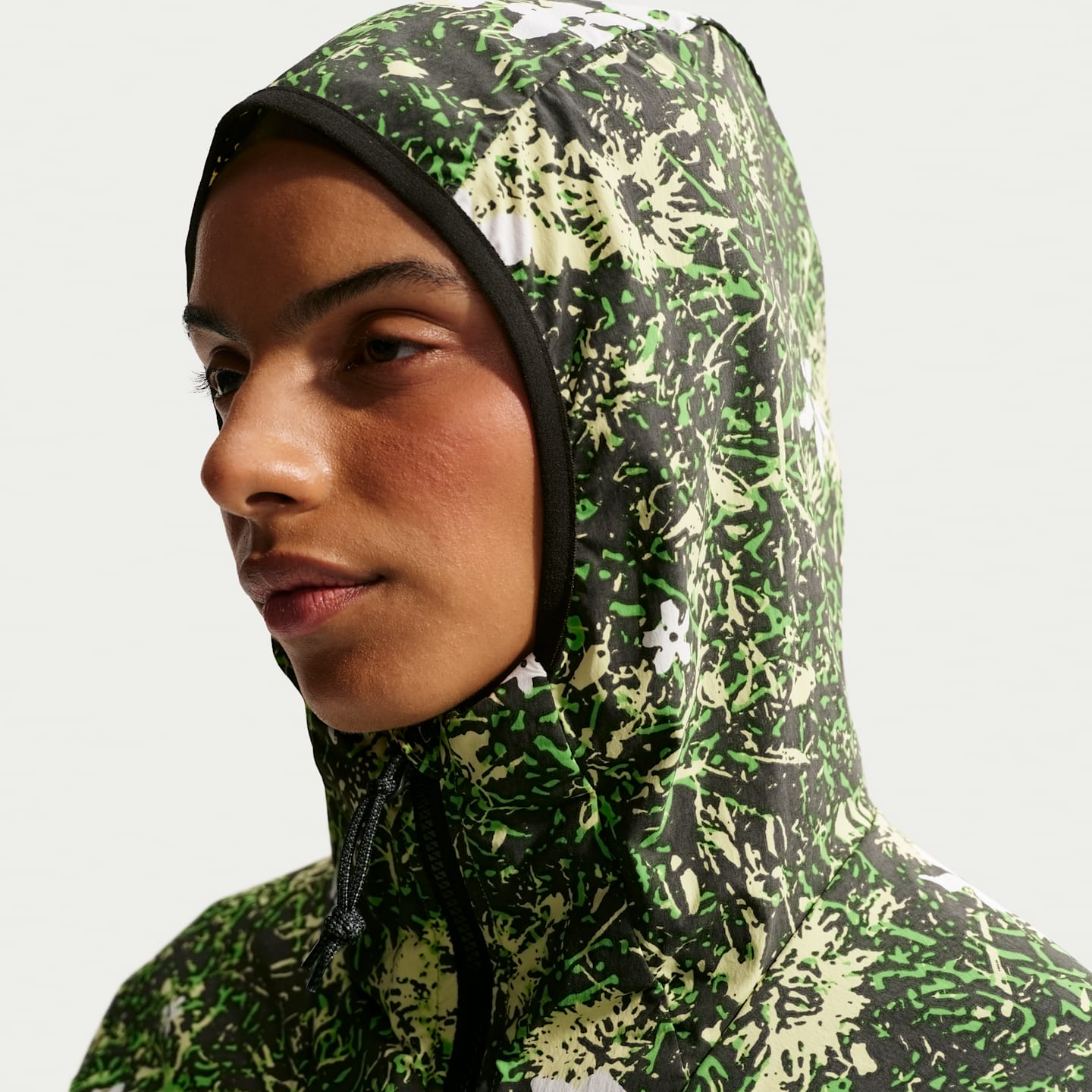 Женская куртка Nike ACG Five Towers UV Protection, цвет: Чёрный еловый / Лаймовый — фото 6