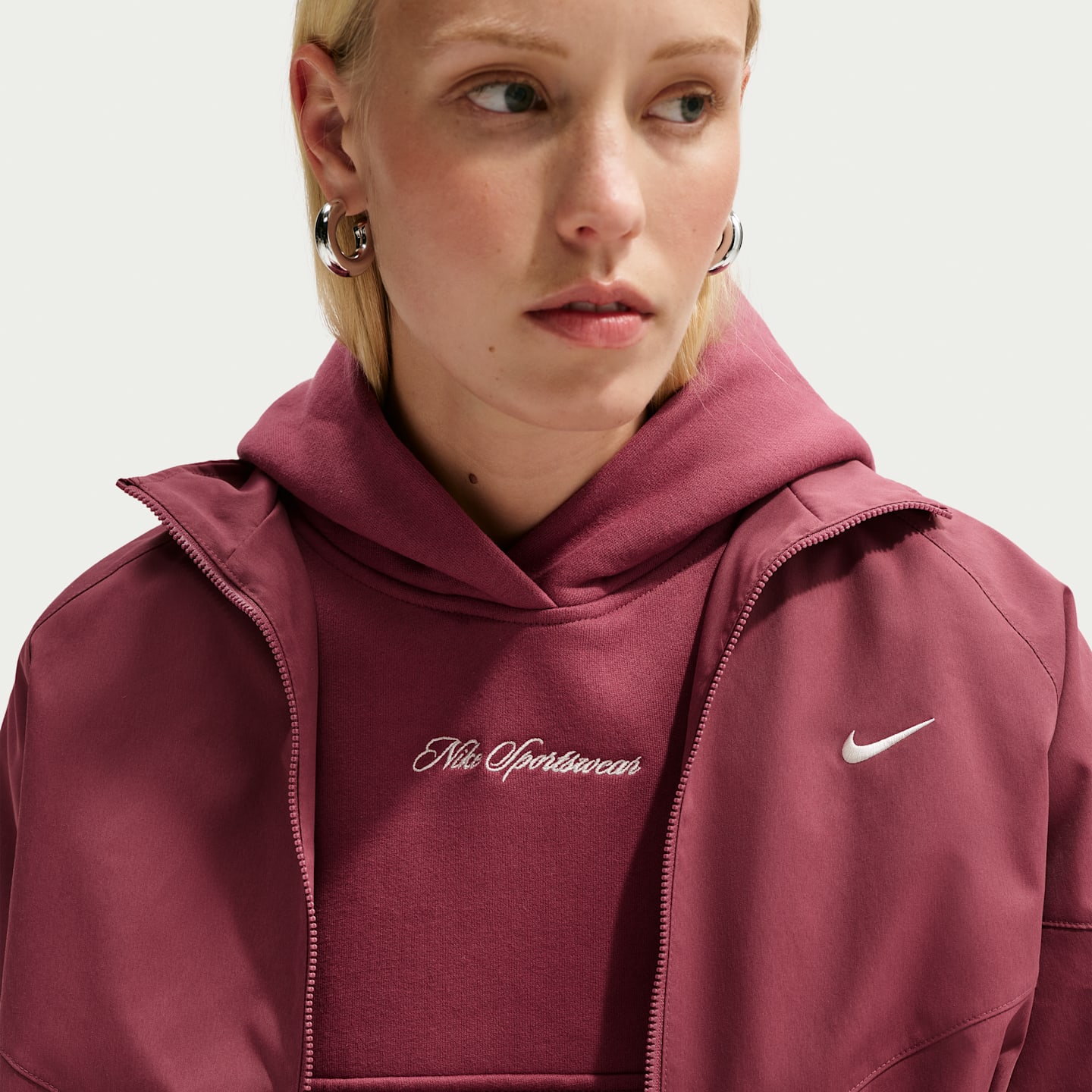 Женское укороченное худи Nike Studio Fleece Medium Weight Graphic Pack, цвет: Розовый / Молочный — фото 3