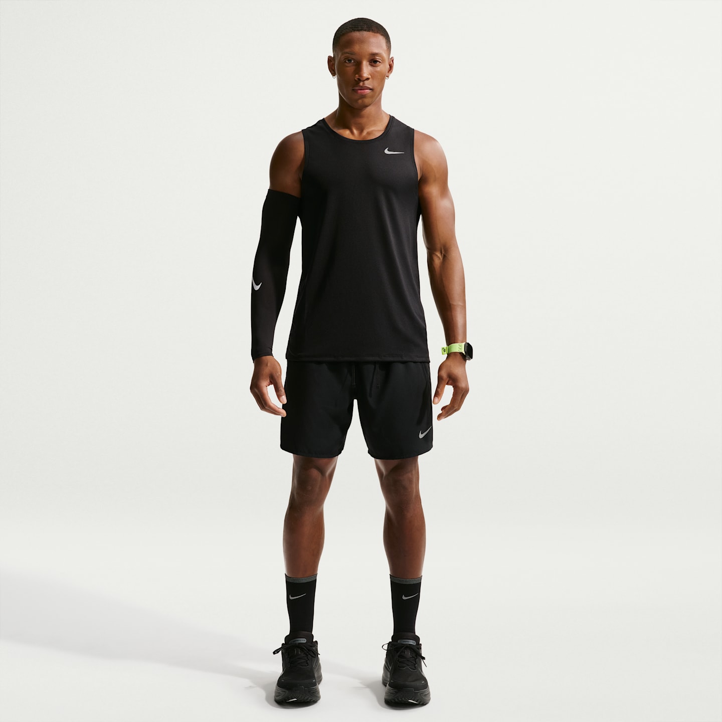 Мужская беговая майка Nike Miler Dri-FIT, цвет: Чёрный — фото 4