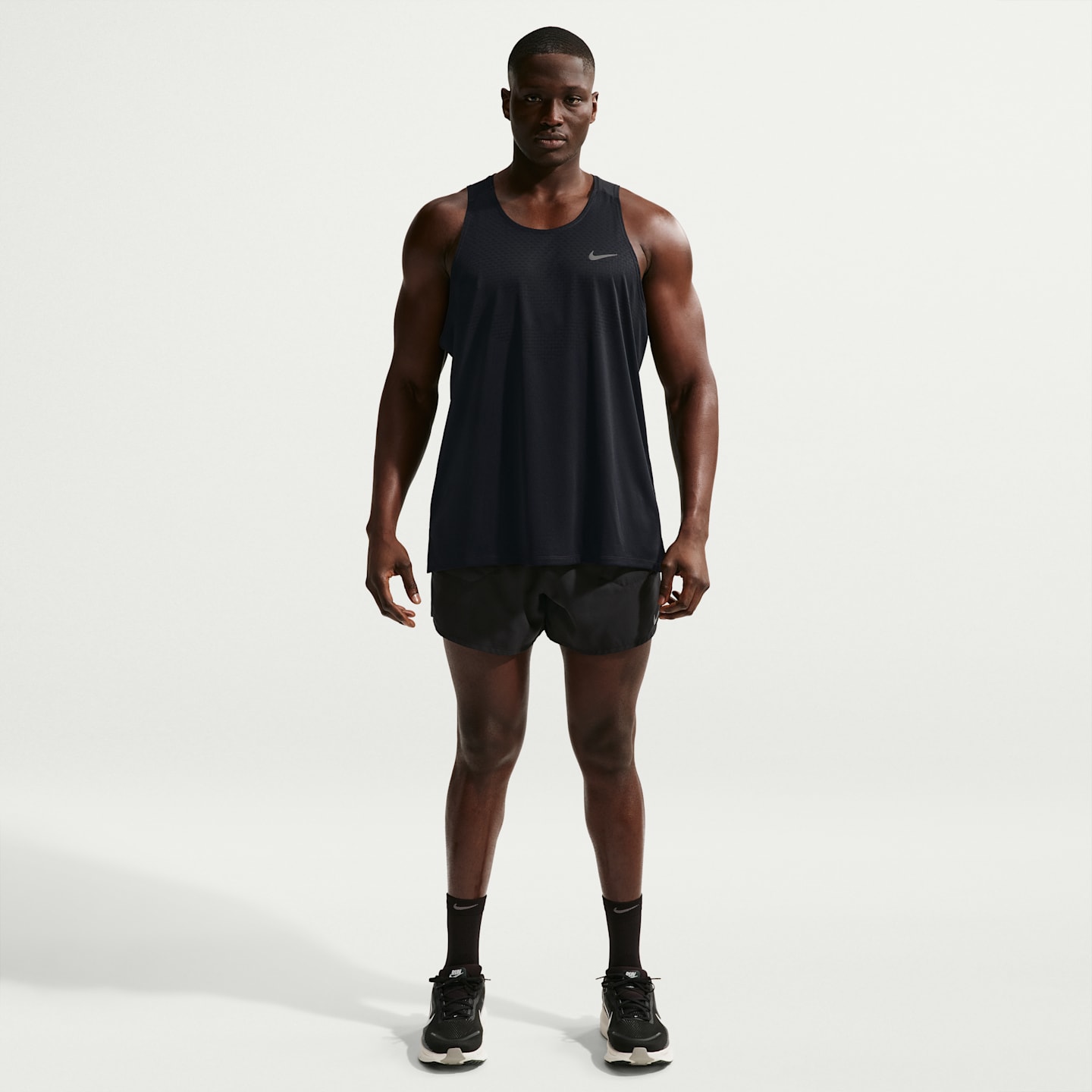 Мужская беговая майка Nike Stride Dri-FIT ADV, цвет: Чёрный — фото 9