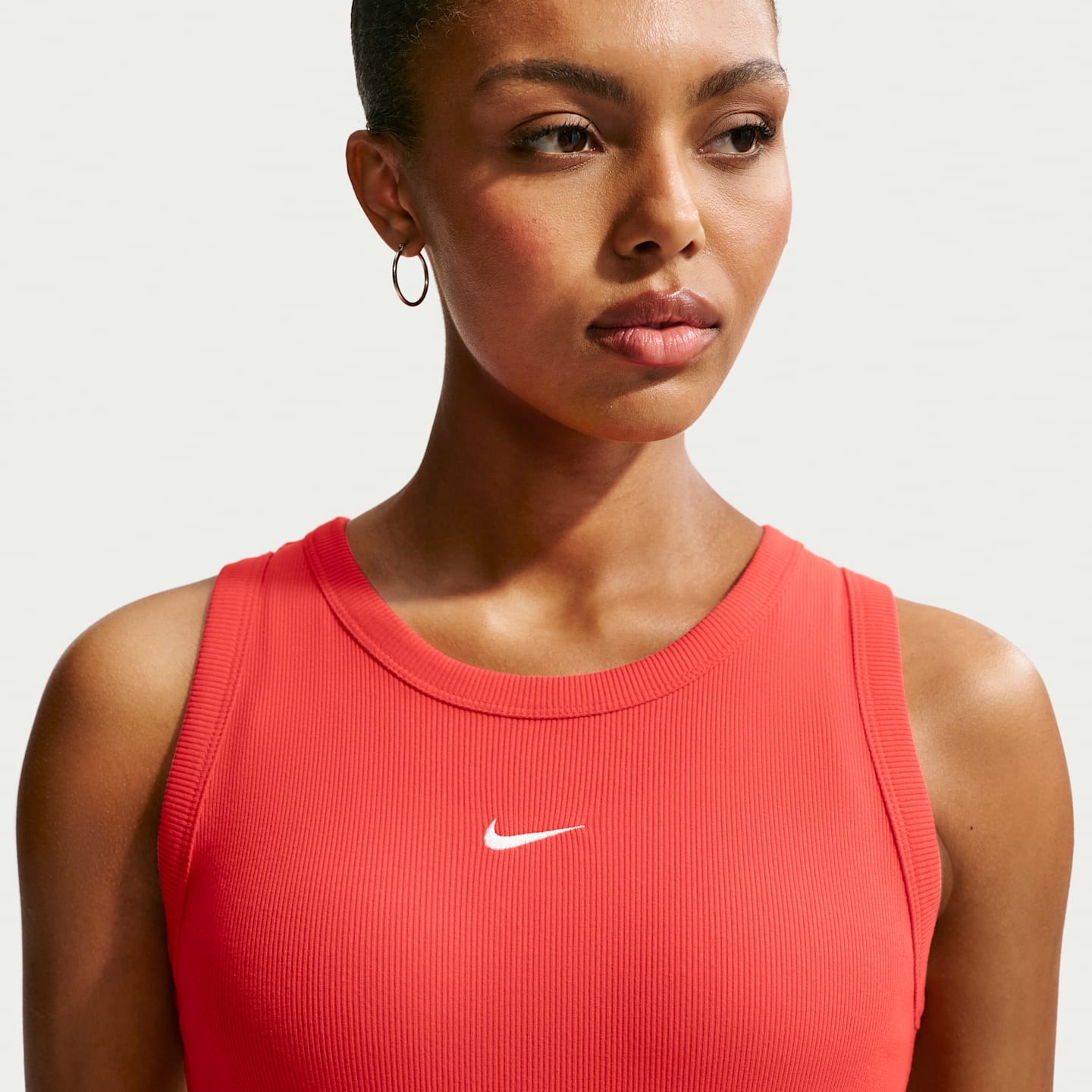 Женская облегающая майка Nike Sportswear в рубчик, цвет: Малиновый / Молочный — фото 3