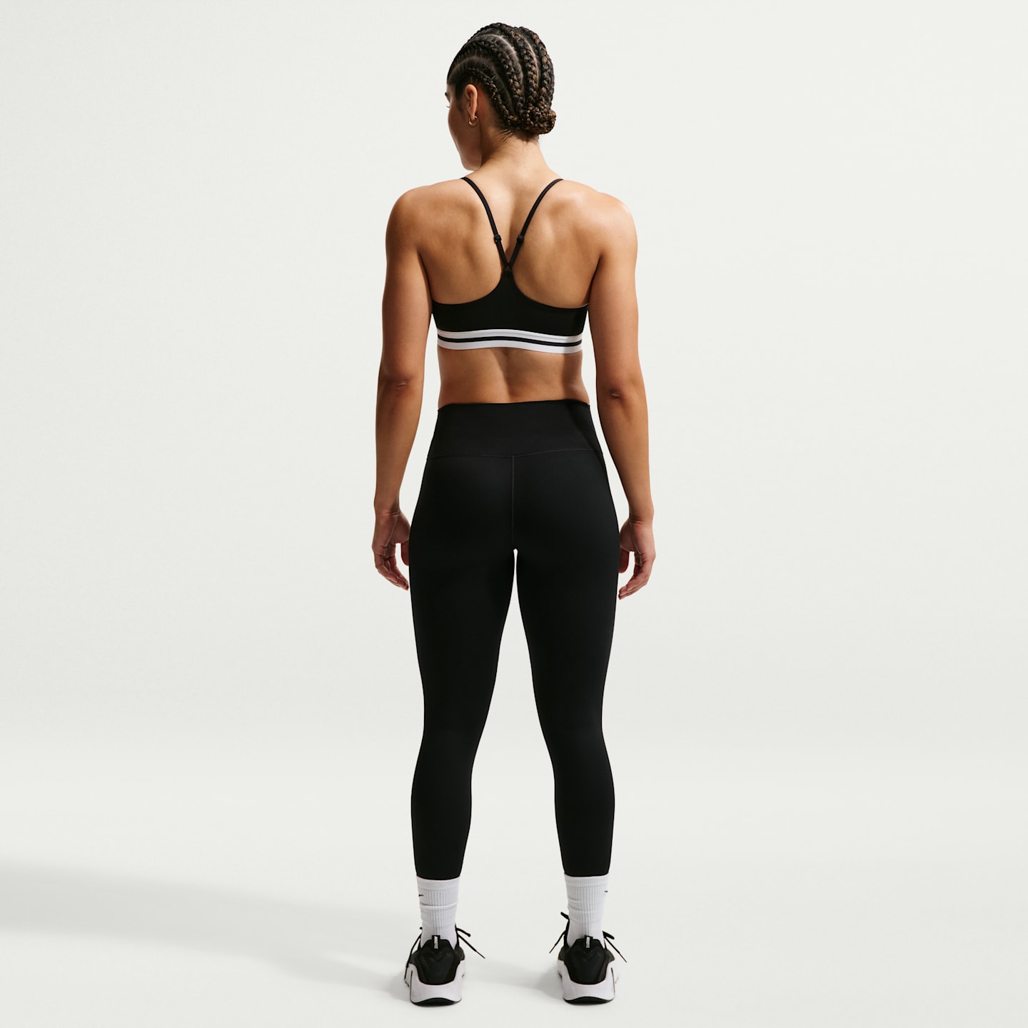 Спортивное бра Indy, лёгкая поддержка — Nike, цвет: Чёрный / Белый — фото 5