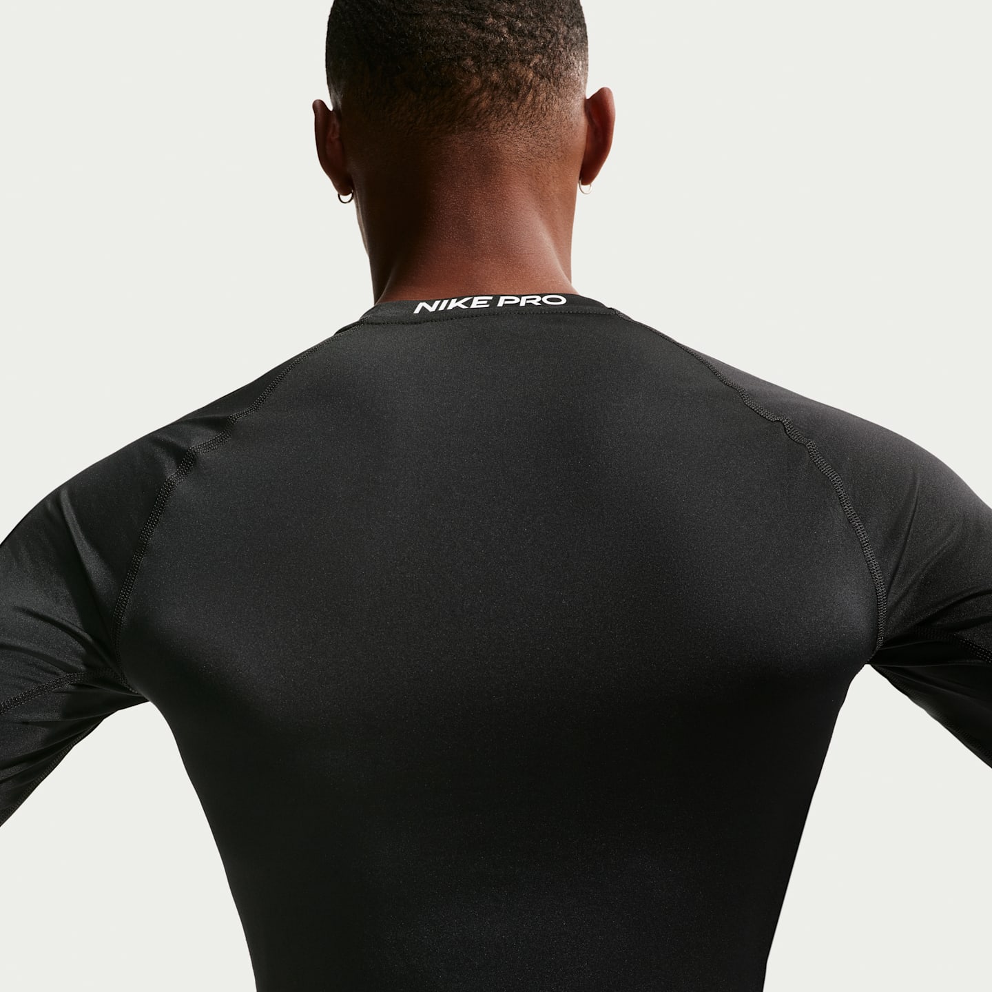 Мужской обтягивающий топ для фитнеса Nike Pro Dri-FIT с длинным рукавом, цвет: Чёрный / Белый — фото 2
