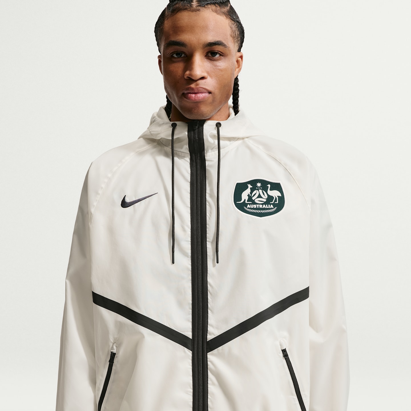 Мужская футбольная куртка Nike Australia Anthem Dri-FIT, цвет: Молочный / Еловый — фото 1