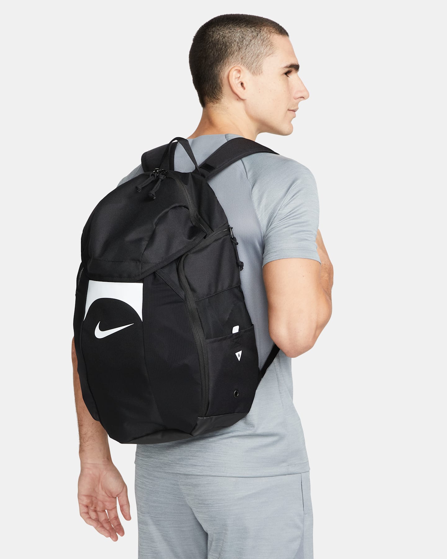 Командный рюкзак Nike Academy, 30 л, цвет: Чёрный / Белый — фото 13