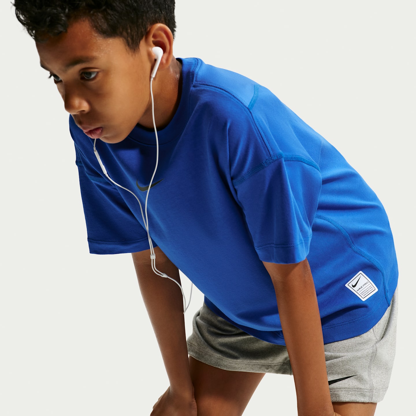 Топ Nike Pro Dri-FIT Short-Sleeve Training для мальчиков, цвет: Королевский синий / Чёрный — фото 3