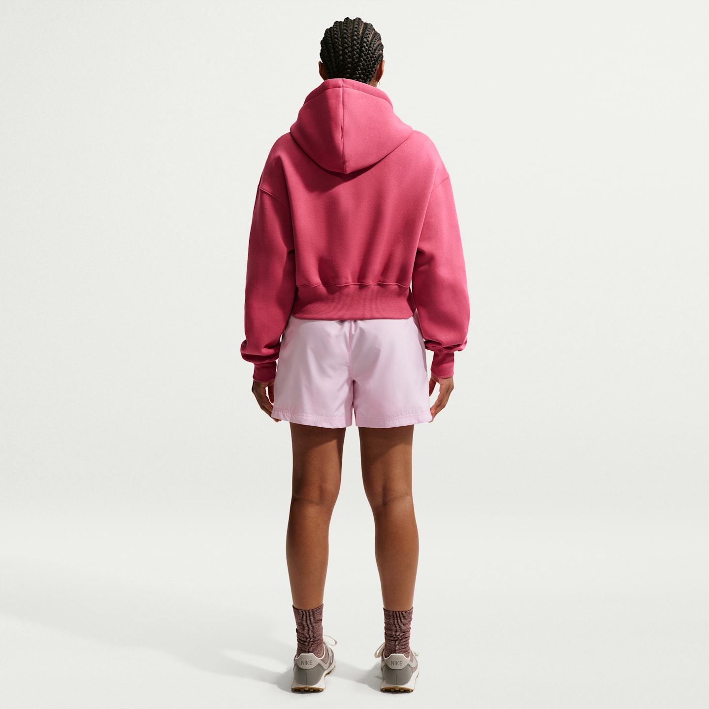 Женские тканые шорты Nike Sportswear Classic Wovens со средней посадкой, цвет: Розовый пенный / Молочный — фото 5