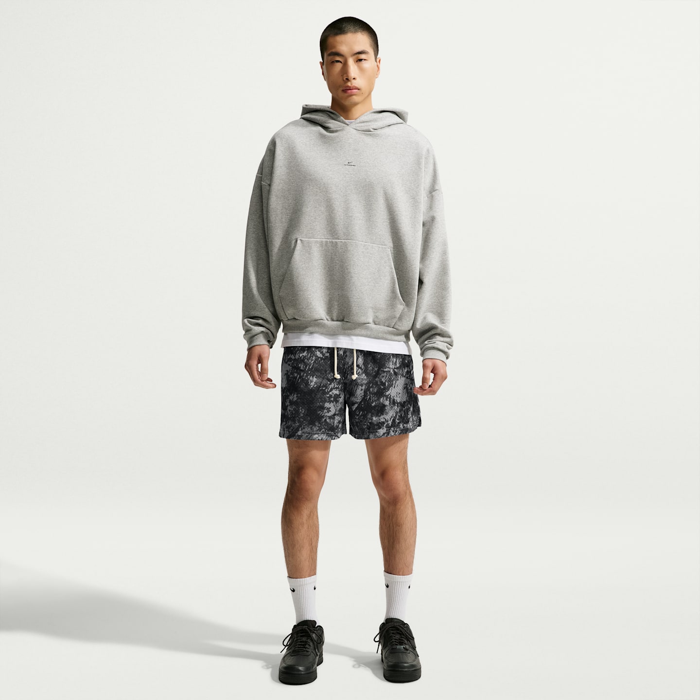Мужские баскетбольные шорты Nike Standard Issue, цвет: Железный серый / Бледная слоновая кость — фото 1