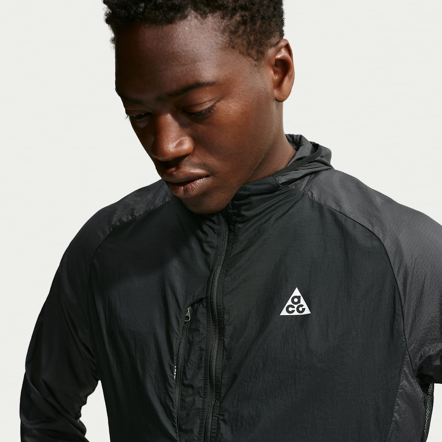 Мужская куртка Nike ACG Aireez с защитой от UV, цвет: Чёрный / Снежный белый — фото 3
