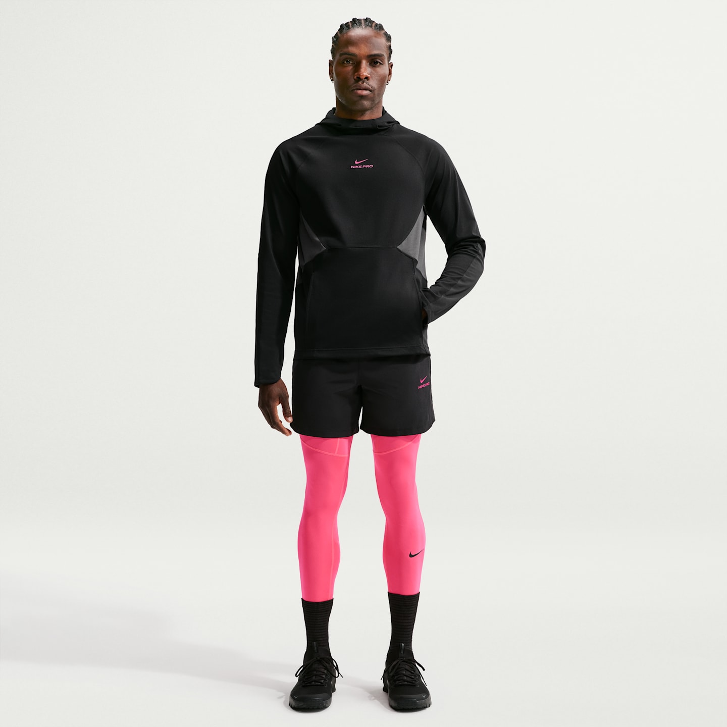 Мужской топ Nike Pro Dri-FIT Mid-Layer Training Top, цвет: Чёрный / Розовый — фото 4