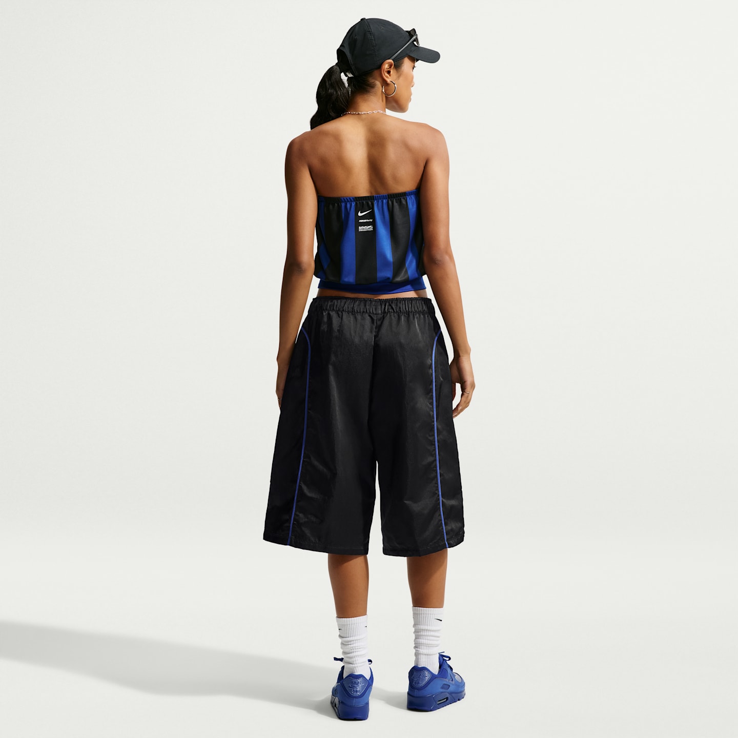 Женские тканые шорты Nike Sportswear свободного кроя со средней посадкой, цвет: Чёрный / Королевский синий — фото 5