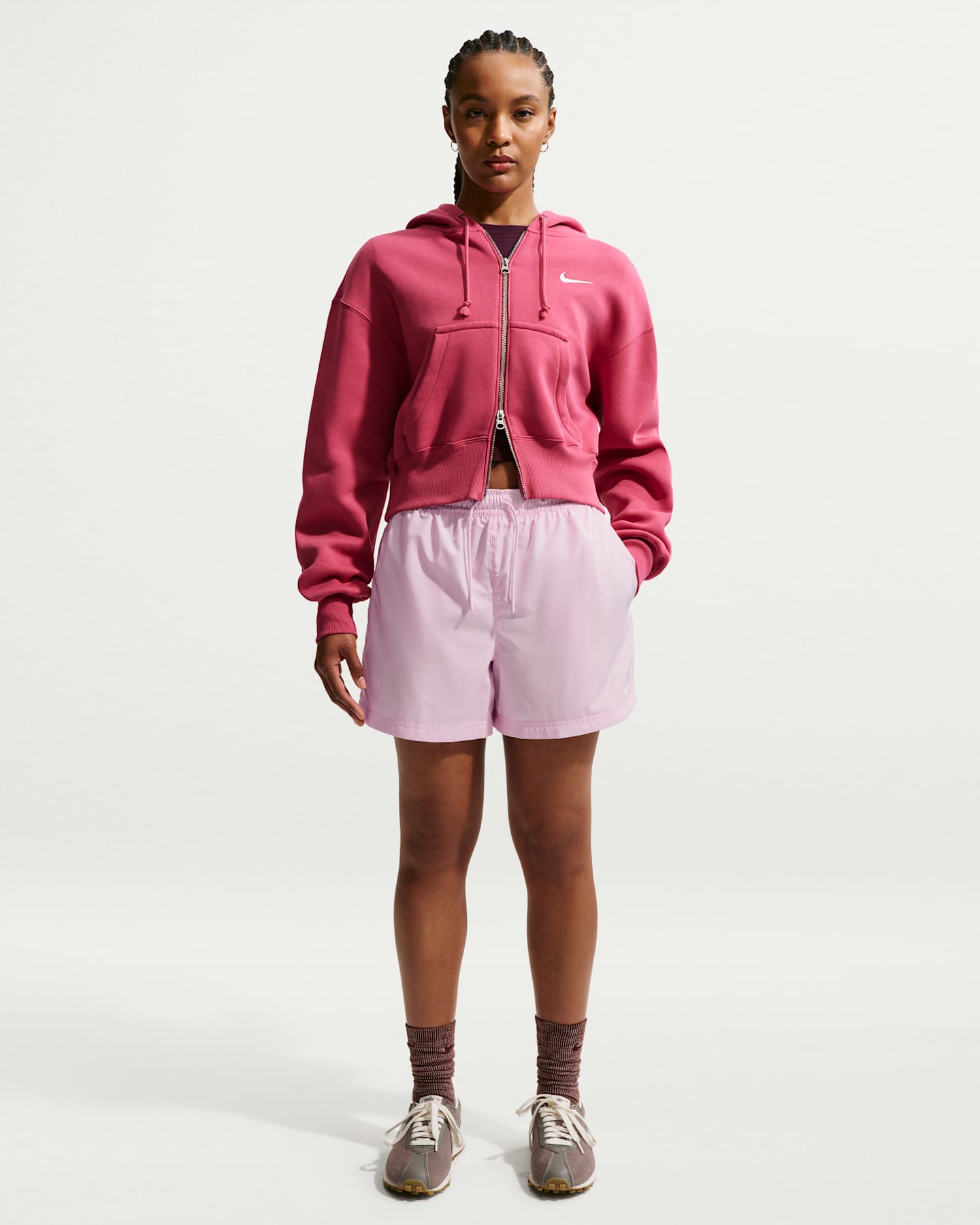 Женские тканые шорты Nike Sportswear Classic Wovens со средней посадкой, цвет: Розовый пенный / Молочный — фото 6