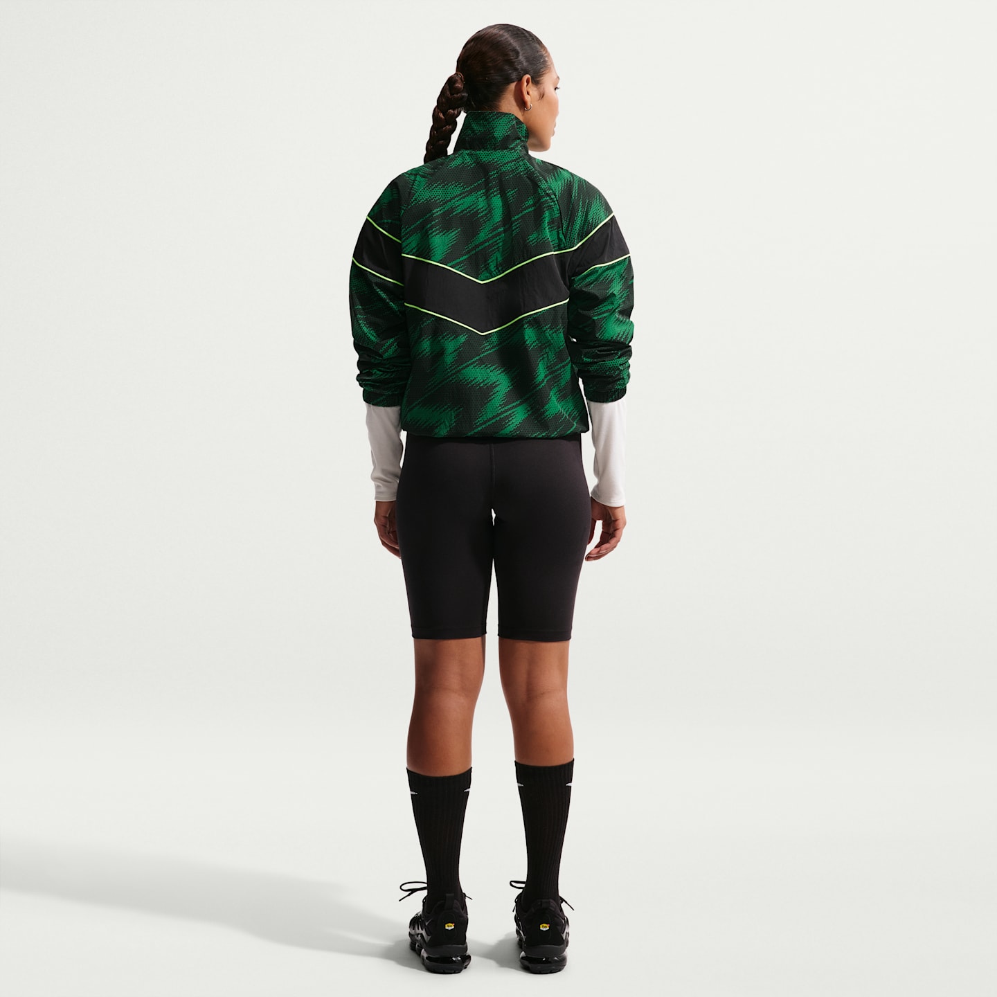 Женская футбольная куртка Nike Nigeria Windrunner UV, цвет: Зелёный / Чёрный — фото 5