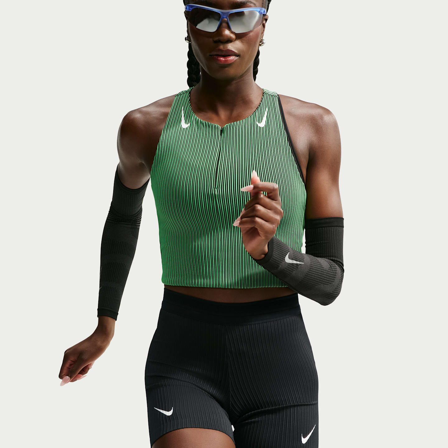 Женские облегающие беговые шорты Nike AeroSwift Dri-FIT ADV, цвет: Чёрный / Белый — фото 2