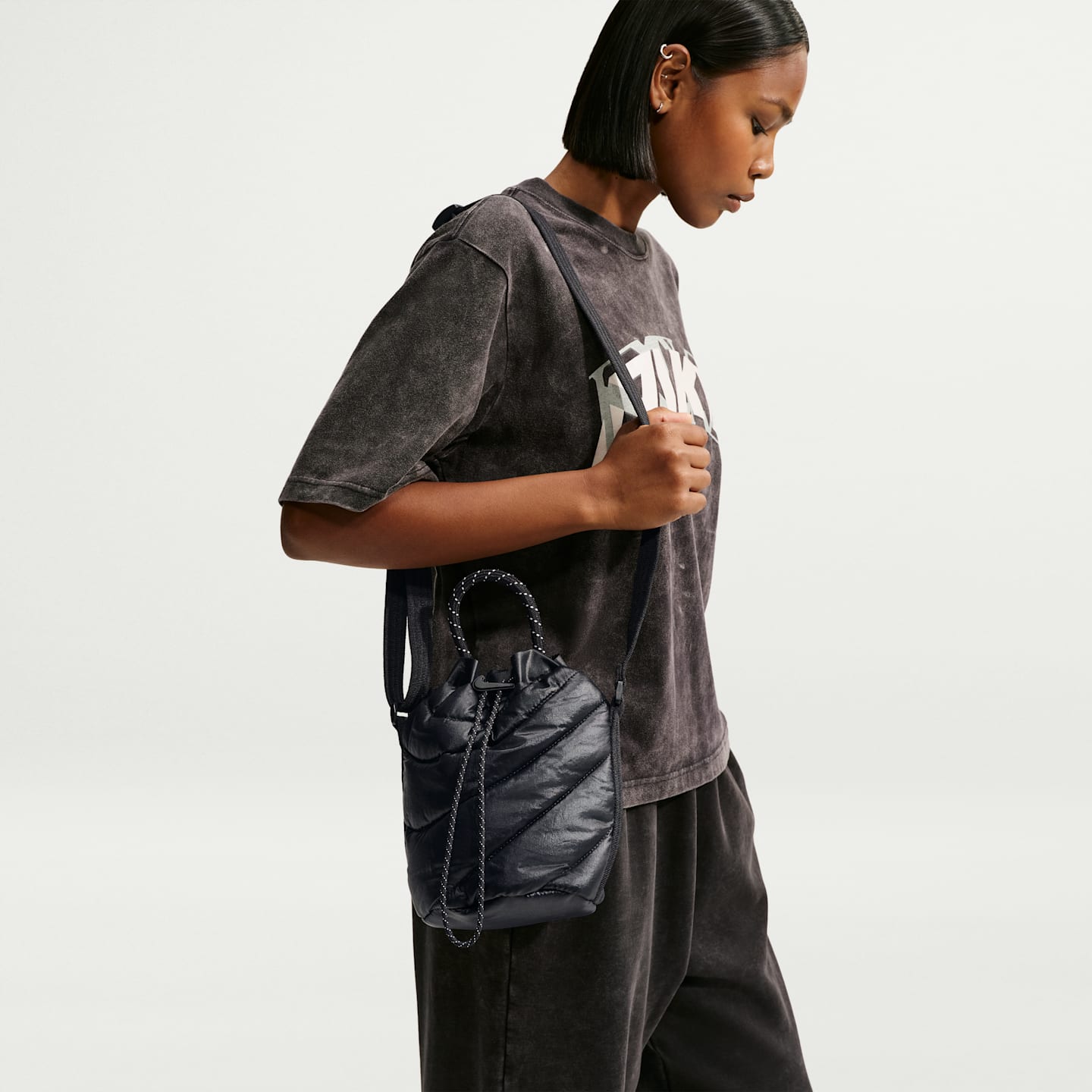 Женская сумка Nike Puffle 2.0 Tiny Tote (3L), цвет: Чёрный — фото 7