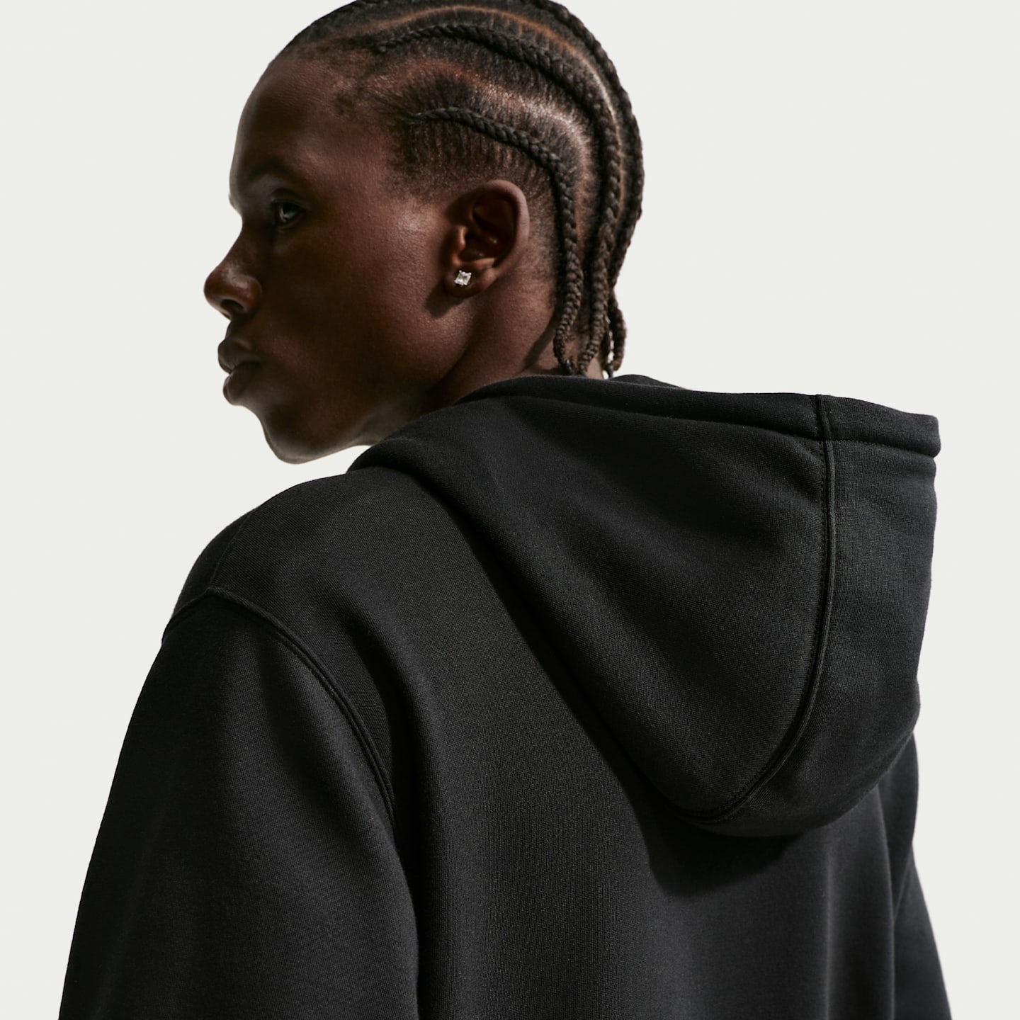 Мужское флисовое худи на молнии Nike Sportswear Club, цвет: Чёрный / Молочный — фото 2