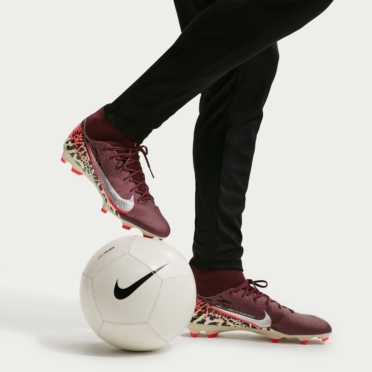 Футбольные бутсы Nike United Mercurial Superfly 10 Academy для разных покрытий, высокие, цвет: Бордовый / Красный — фото 10