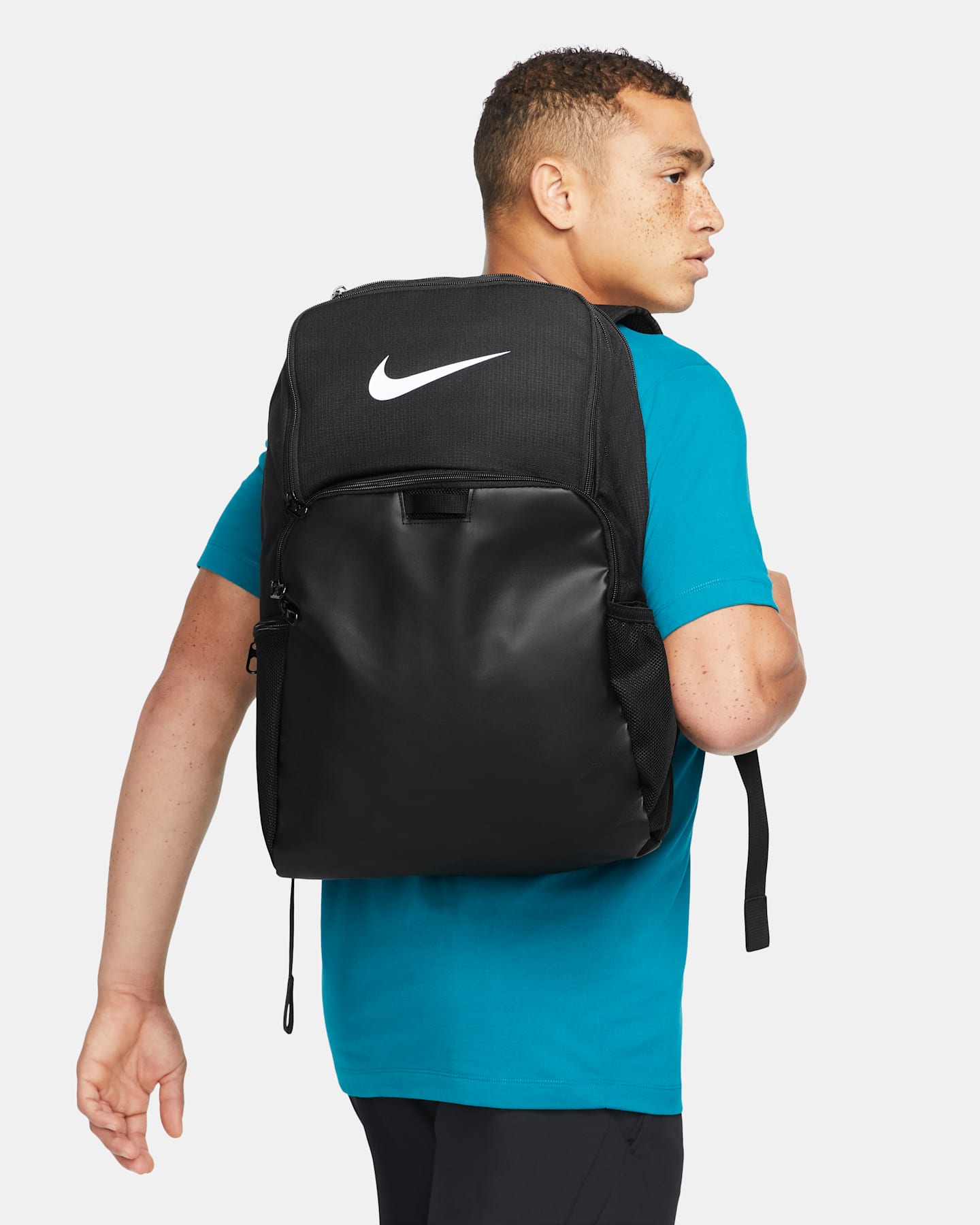 Спортивный рюкзак Nike Brasilia 9.5, очень большой, 30 л, цвет: Чёрный / Белый — фото 12