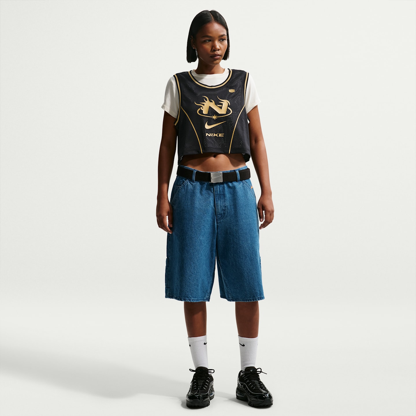 Женский топ Nike Sportswear Cropped Jersey, цвет: Чёрный / Светло-бежевый золотой — фото 4