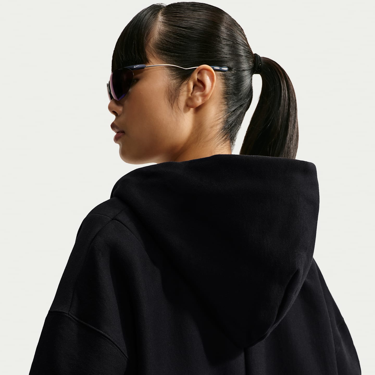 Женское худи на молнии Nike Studio Fleece Heavyweight оверсайз со складками, цвет: Чёрный / Молочный — фото 2